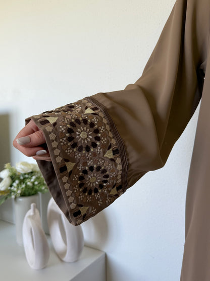 Abaya brodée style djellaba